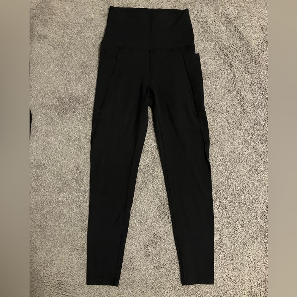 Beyond yoga black pocket leggings small stash out of pocket
